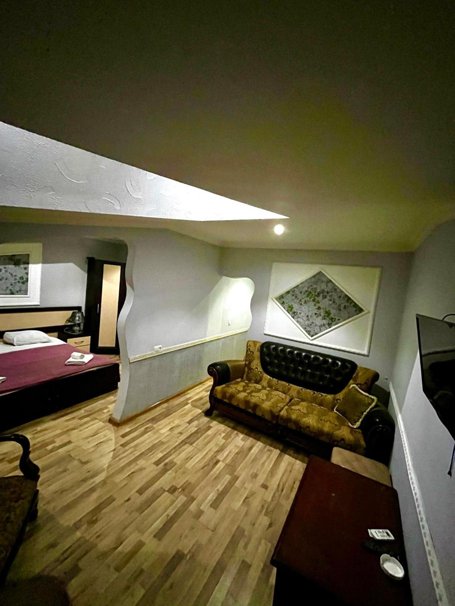 B&B Europa Hotel Kutaisi Exteriör bild