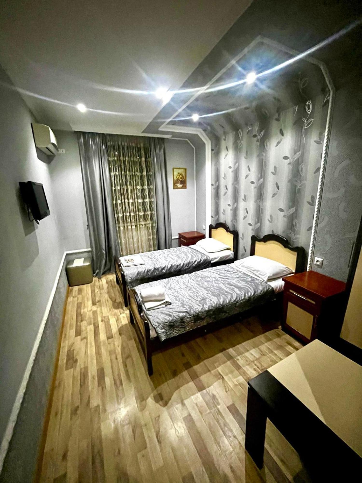 B&B Europa Hotel Kutaisi Exteriör bild
