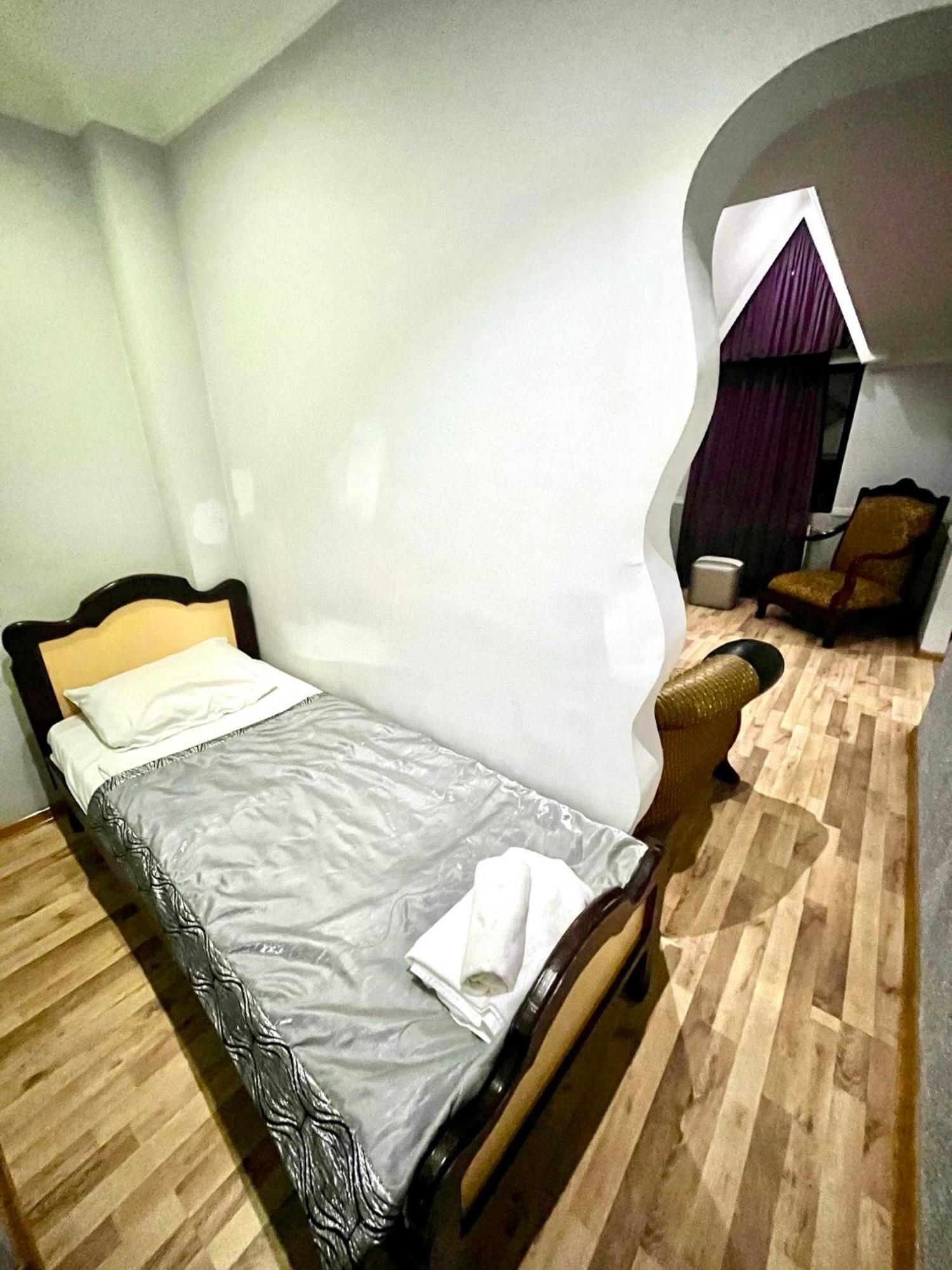 B&B Europa Hotel Kutaisi Exteriör bild