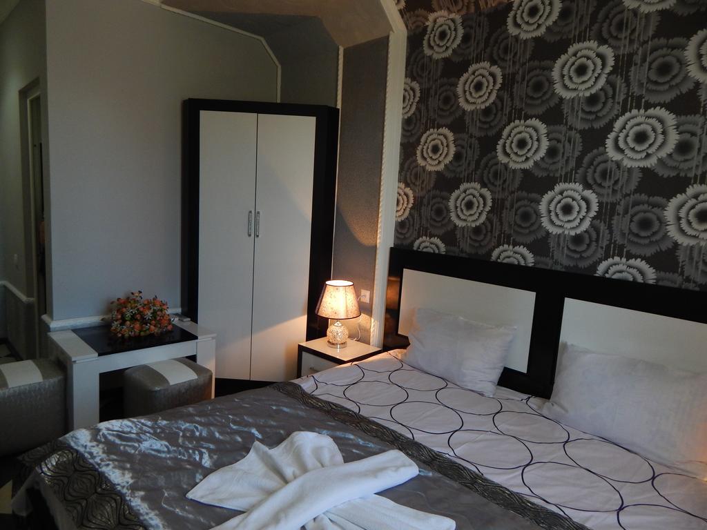 B&B Europa Hotel Kutaisi Exteriör bild